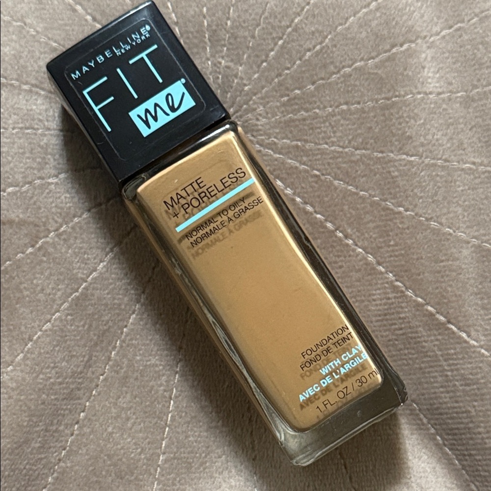 Maybelline Fit Me Matte + Poreless Foundation in the shade Golden Caramel